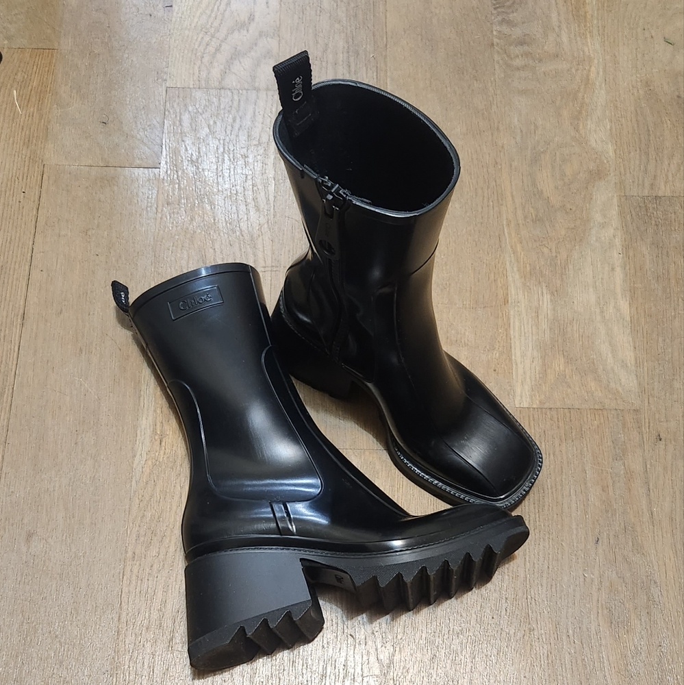 Chloe black rubber rain platform heel boots size 36
